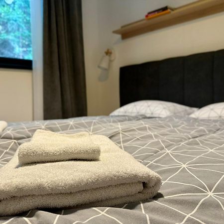 Lovely 1-Bedroom Vacation Home With Free Parking Deménvölgy Kültér fotó