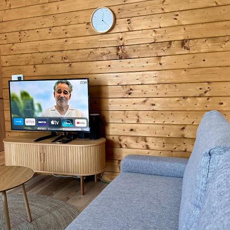 Lovely 1-Bedroom Vacation Home With Free Parking Deménvölgy Kültér fotó