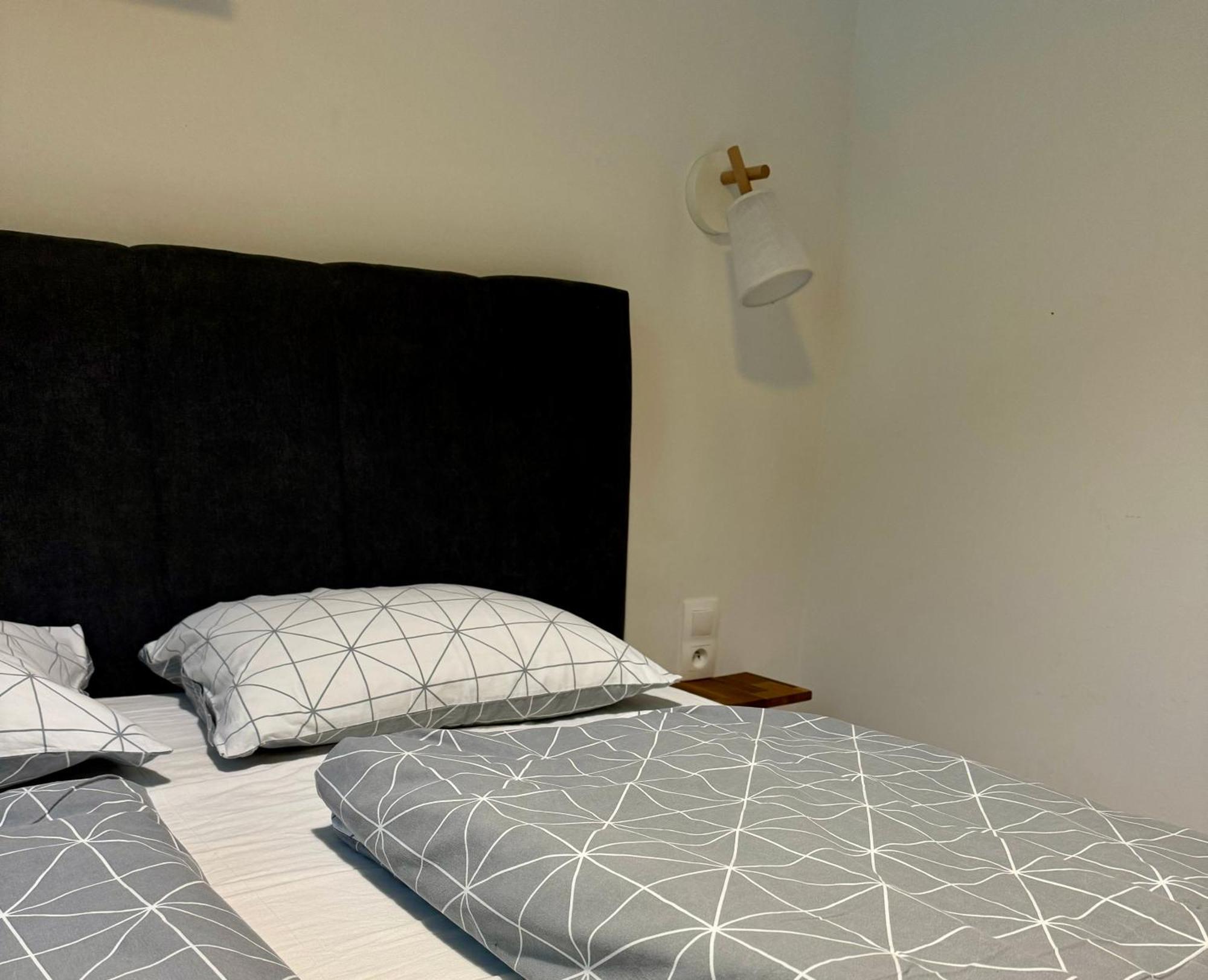 Lovely 1-Bedroom Vacation Home With Free Parking Deménvölgy Kültér fotó